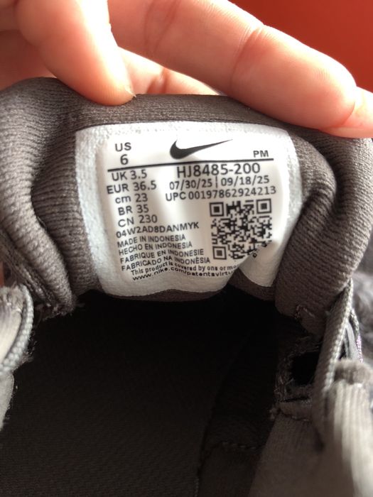 Чисто нови обувки Nike