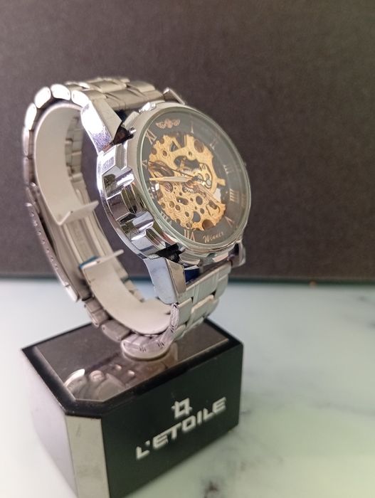 Руски ръчен механичен часовник .