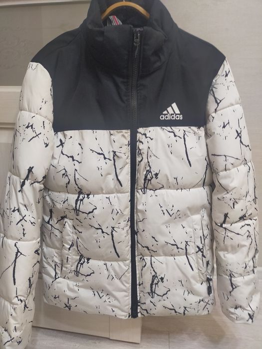 Зимняя куртка с капюшоном