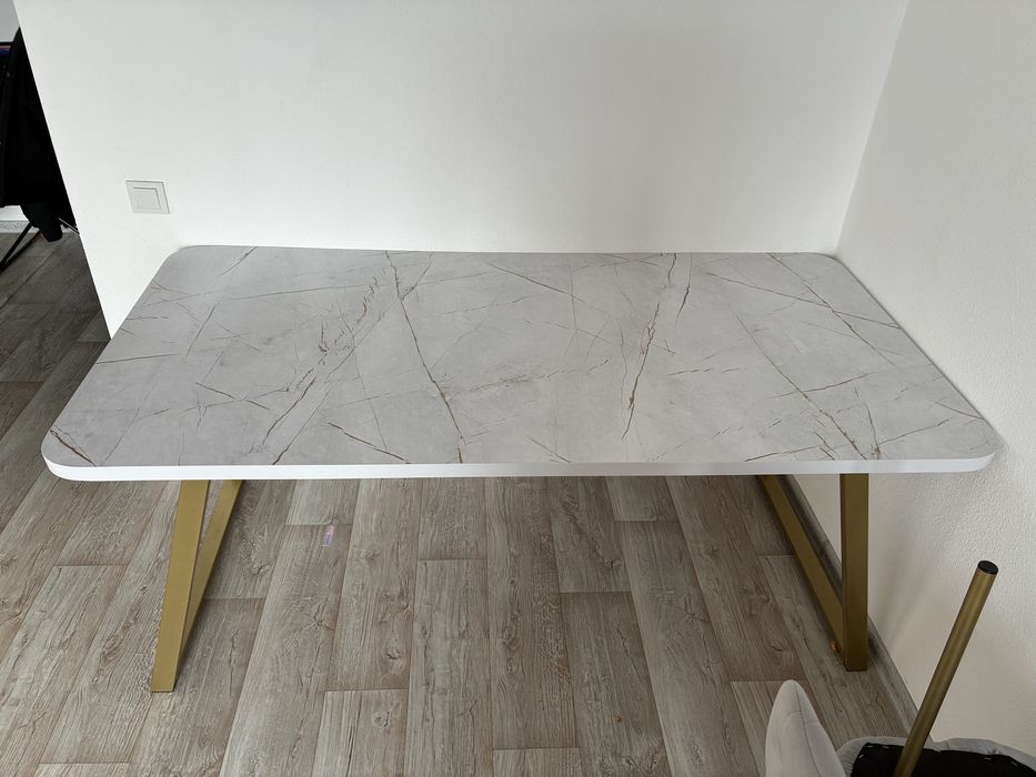 Стол со стульями