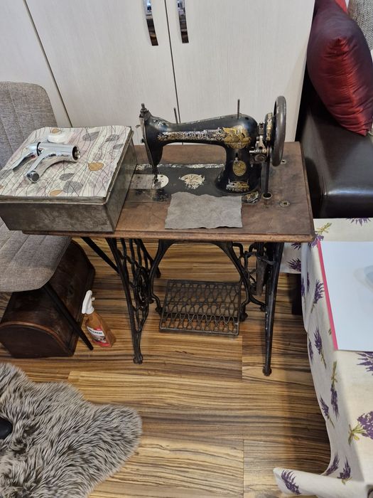 Masina de cusut Singer