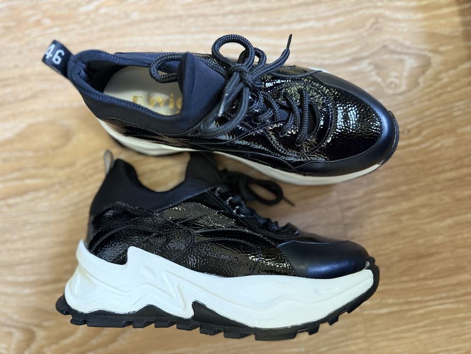 Женские модные кроссовки