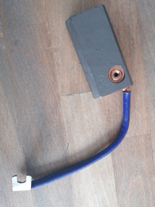 Vând carbuni perii motor, cod:LFC557