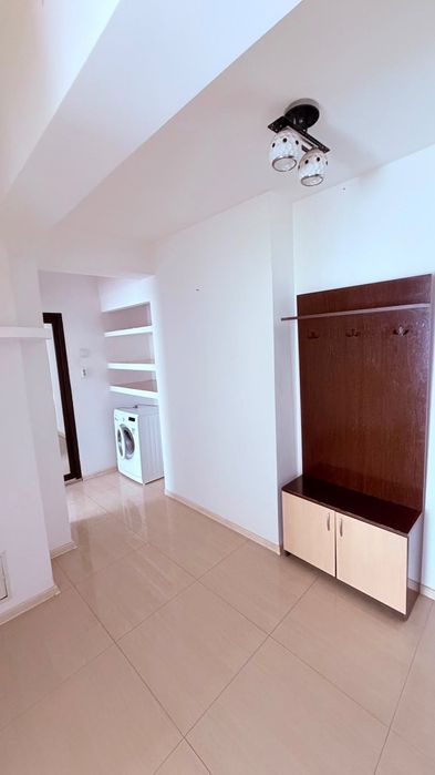 Închiriez apartament cu 2 camere