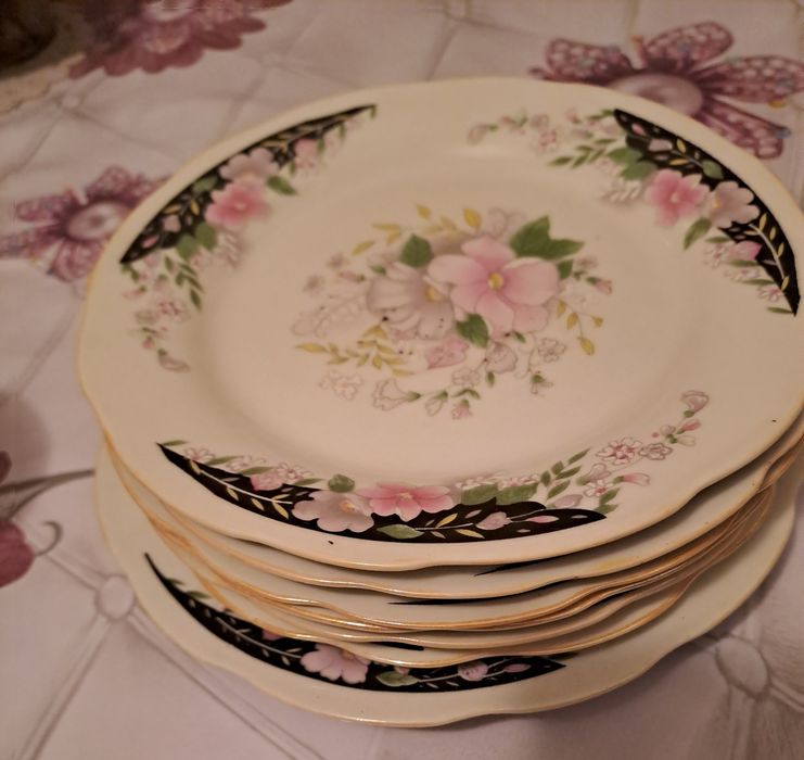 Кухонная утварь,тарелки,посуда