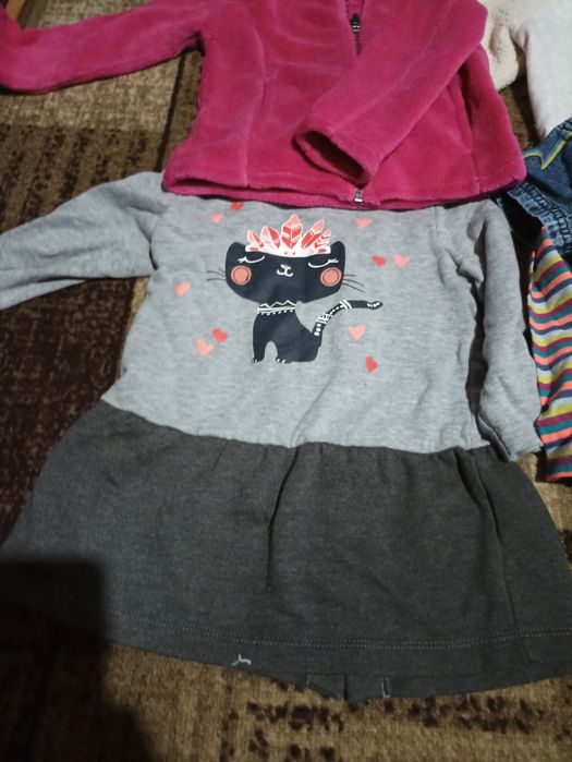 Детски дрехи 2 суитчъра и две рокли