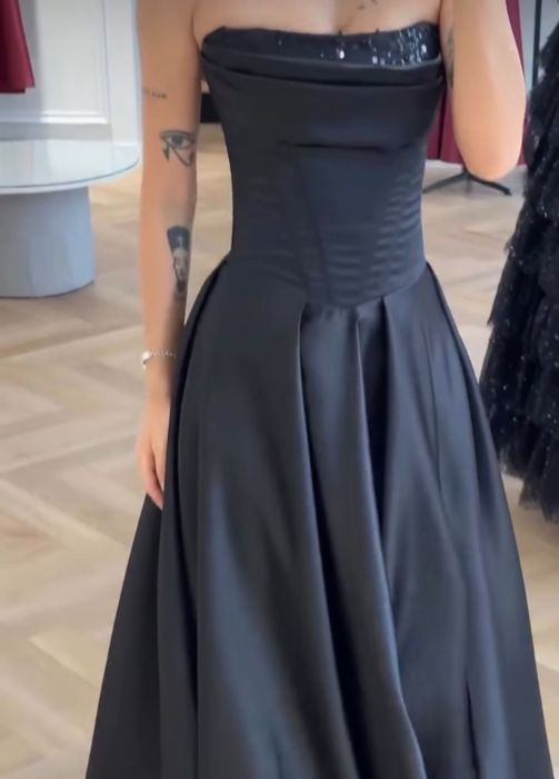 Вечернее платье  черного цвета