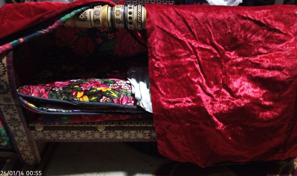 Бешик комплект сотилади.