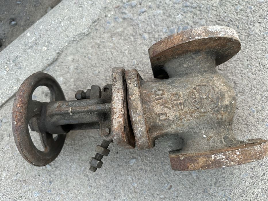 Продам задвижки на 50