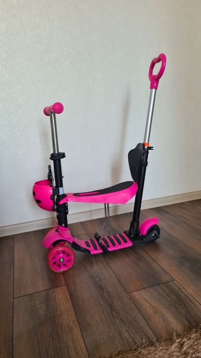 Детский самокат. Самокат для девочки