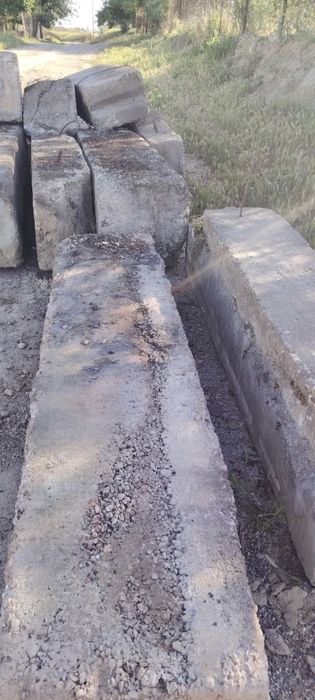 Продаётся бетоный Блок советский 8 штук