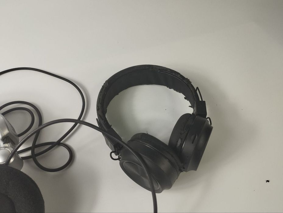 Продам Dj наушники Behringer и беспроводные наушники. Б/У.