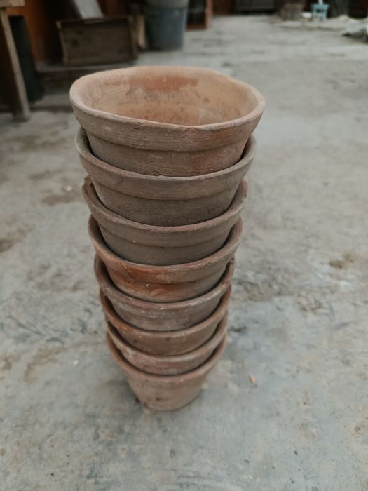 Gultuvak  горшок sotiladi,sopol tuvaklar 300 ta bor