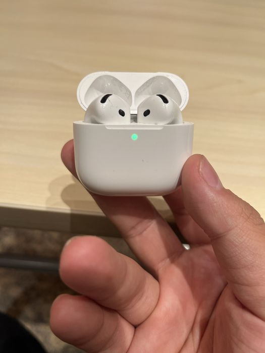 Airpods 4 (ANC) Active Noise Cancelation