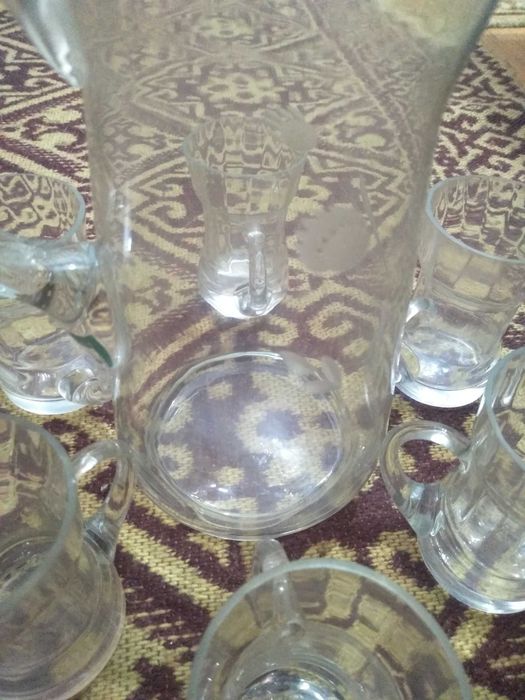 Продавам Нов стъклен ретро сервиз.