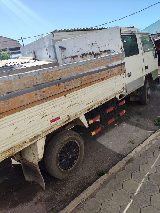 Продам бортовой грузовик Jinbei