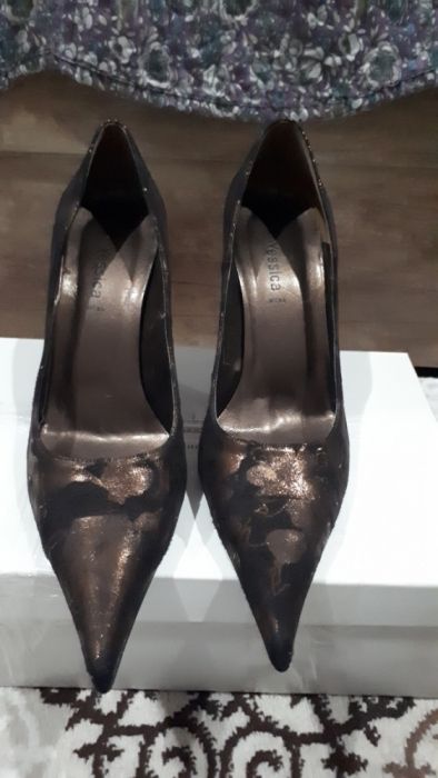 Женские туфли на шпильке