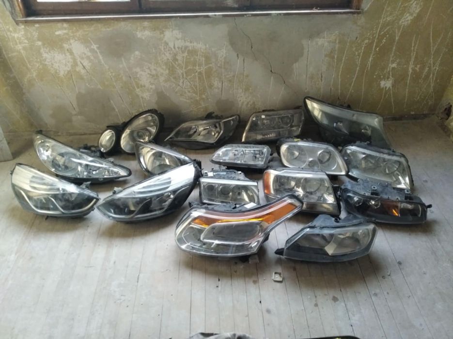 Продавам фарове и стопове