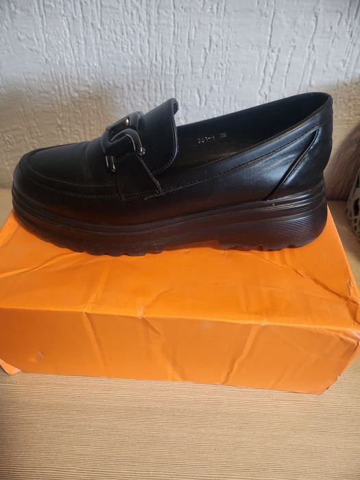 Продам женскую обувь