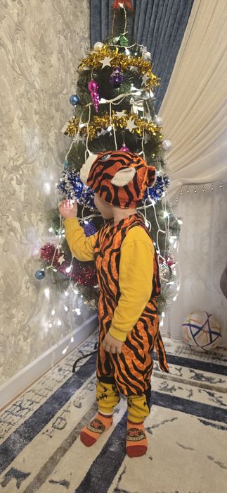 Костюмчик тигрёнка срочно продам
