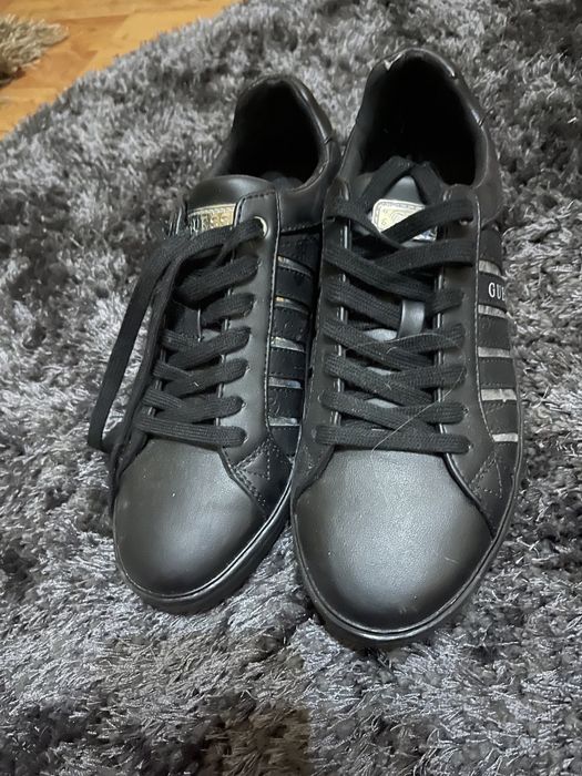 Vand adidasi Guess