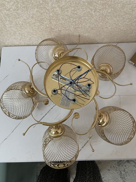 Люстра в хорошем состоянии