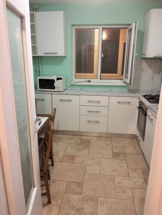 Vând apartament 3 camere decomandat strada cap. Ivan Anghelache etaj 1