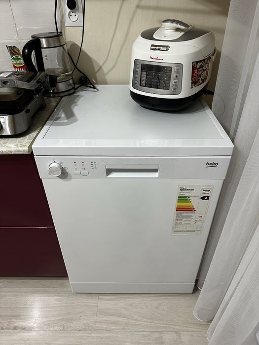 Посудамойка Beko DFNOS31OW
