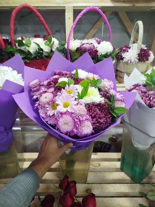 Gulldastalar arzon narxlarda  boshqa gullar ham bor