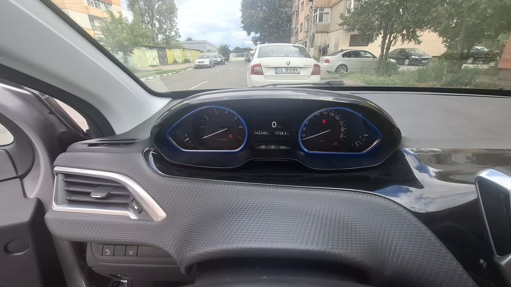 De vânzare Peugeot 2008 – Euro 6, Benzină, Stare Excelentă (Ideală pentru oraș și drumuri lungi)