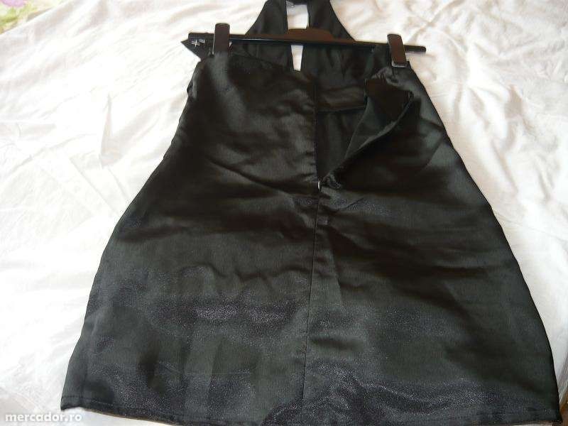 Vand rochie dama eleganta cu eticheta 150 ron