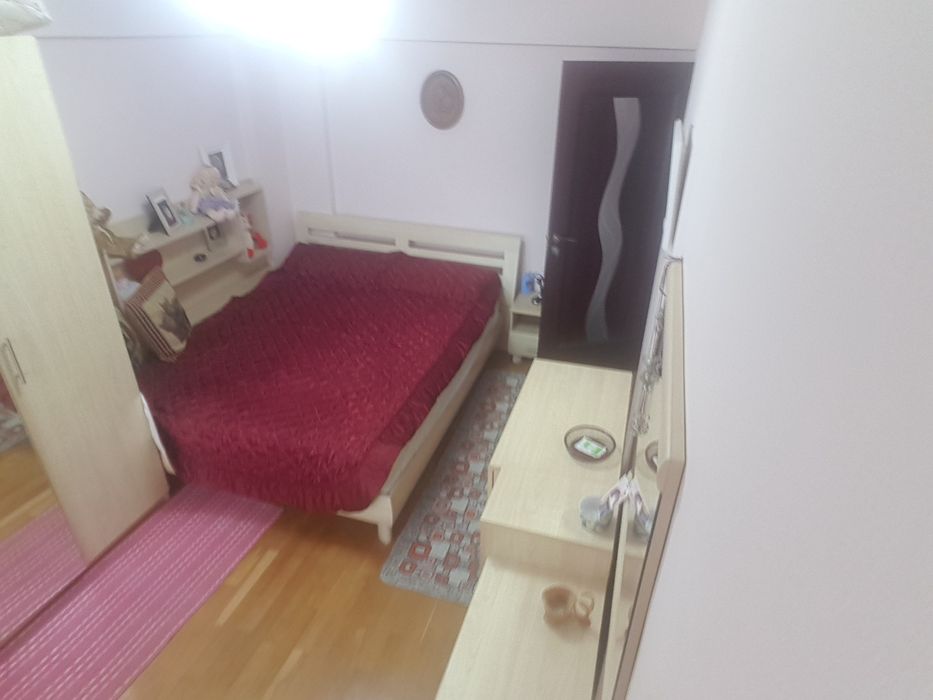 Apartament 4 camere -  semidecomandat  recompartimentat Zona Frumoasa