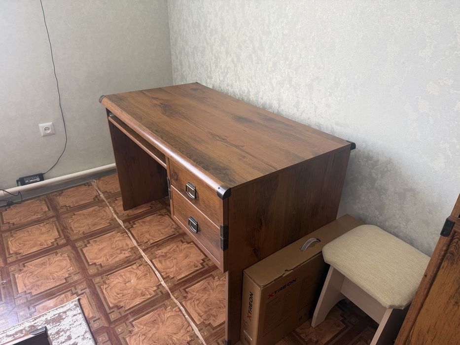 Продам компьтерный стол