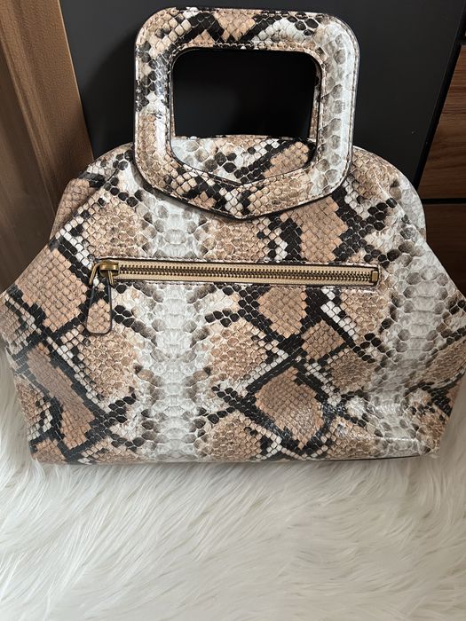 Нова чанта guess