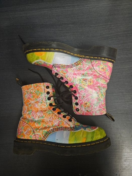 Dr. Martens ghete ediție limitata
