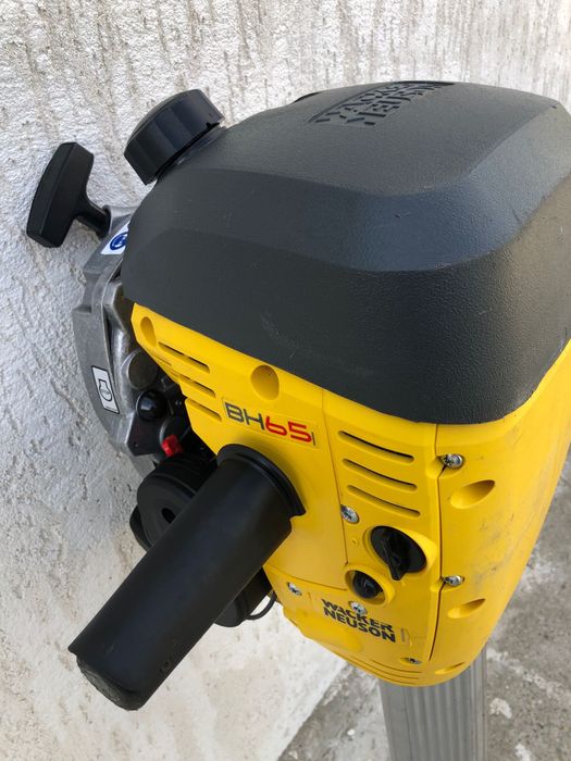 Demolator pe benzina  Wacker Neuson BH 65 ca nou