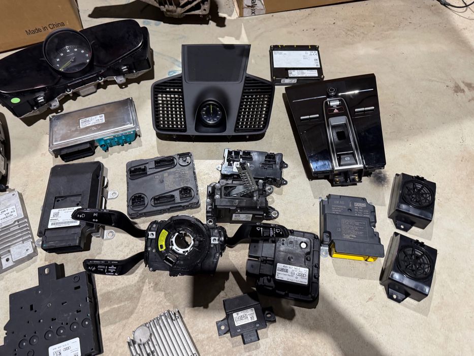 Porsche Cayenne 9Y Module accesorii piese ceas chrono plafoniera etc