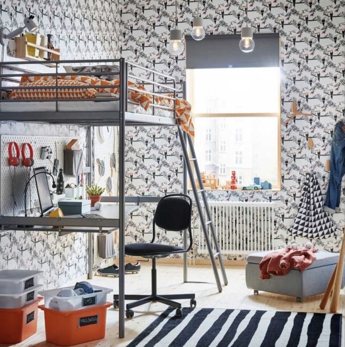 Двуетажно легло с бюро