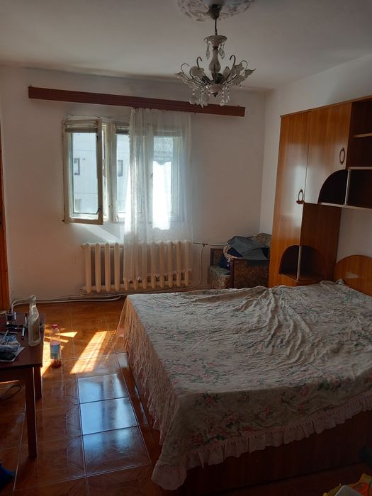 Vand sau inchiriez garsoniera