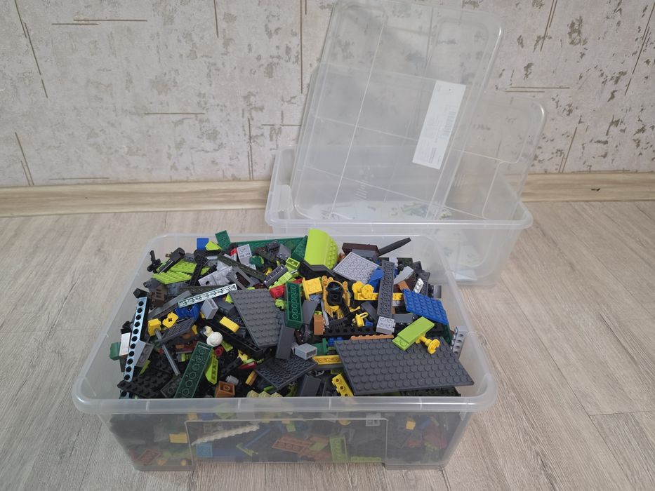 Продам конструктор Lego с ящиками Ikea.