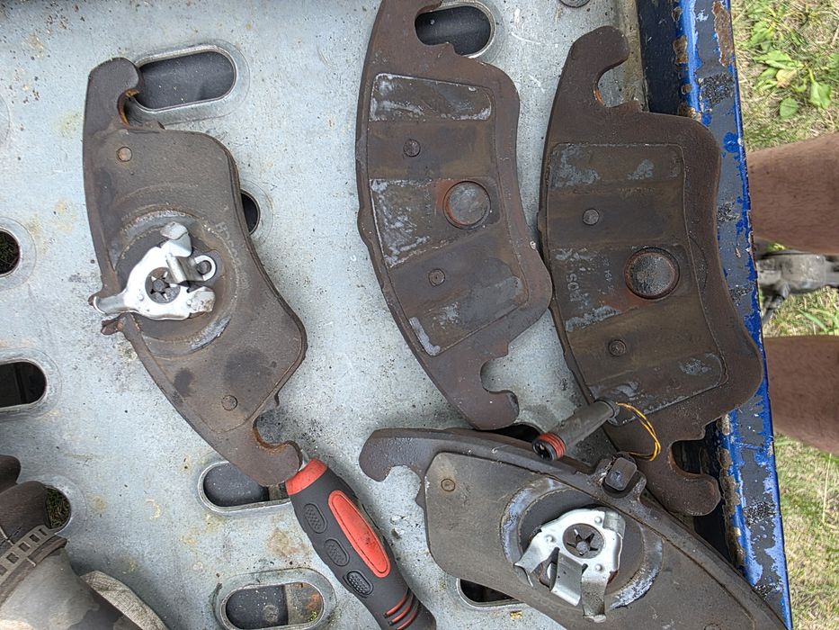 Предни Накладки за Mercedes W204 на Bosch