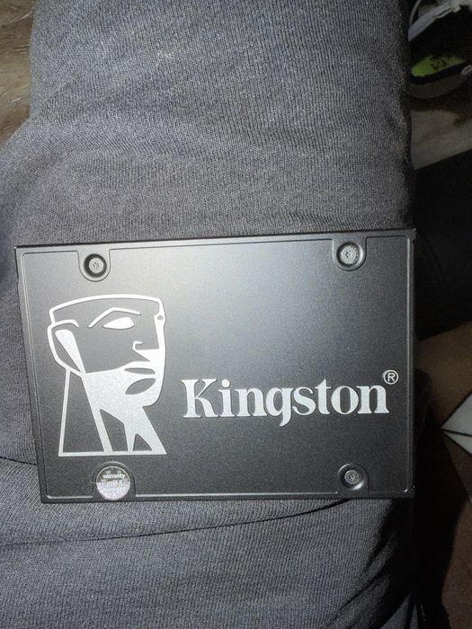 set SSD SATA – Kingston + ADATA – 1.2TB total – 100% health