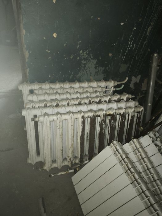 Продам батареи  чугунные