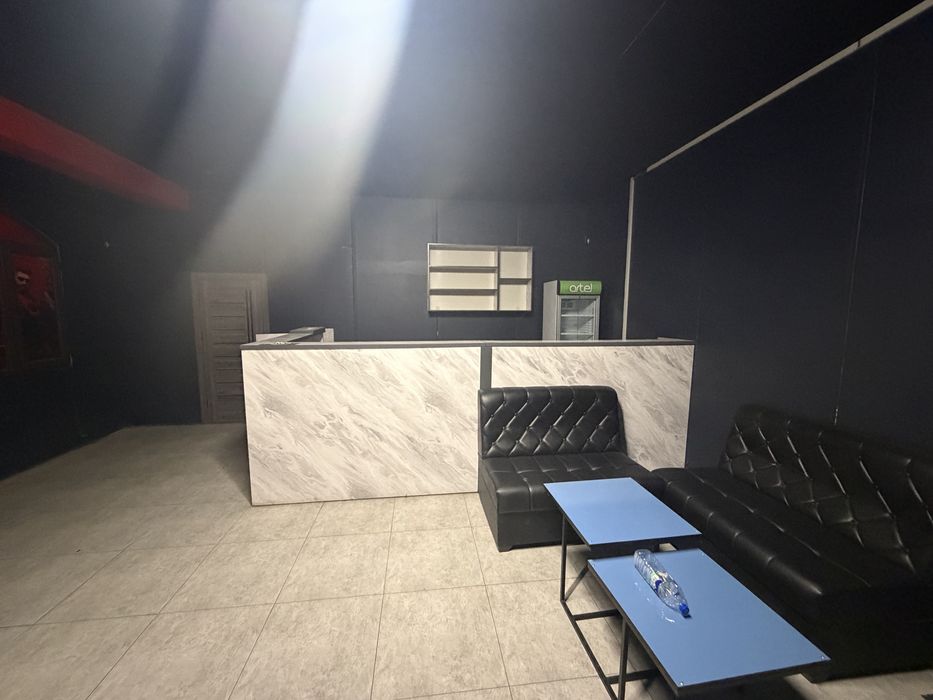 Bar game clubga sotiladi 4 m ga 1.8 m