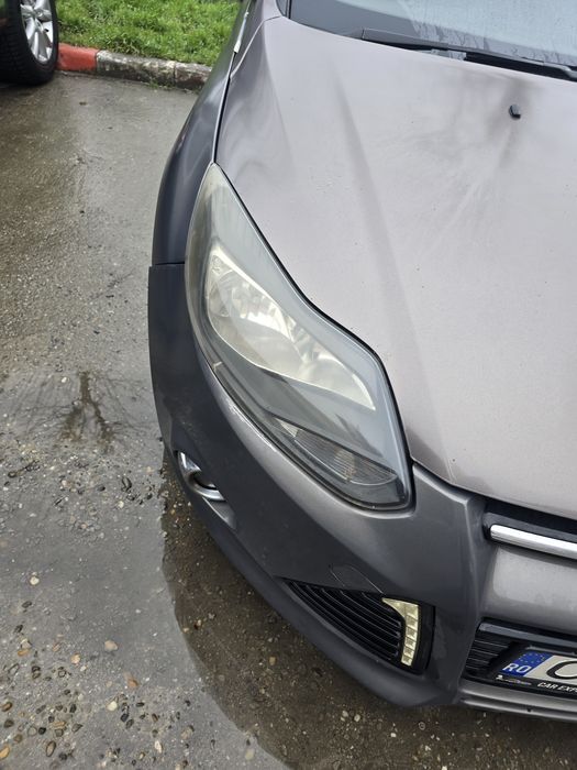 Far stânga/dreapta  ford focus mk3 .