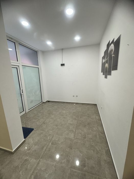 Дава се под наем Магазин в Кърджали, Студен кладенец - 35 кв.м за 224.4 € - Снимка #1