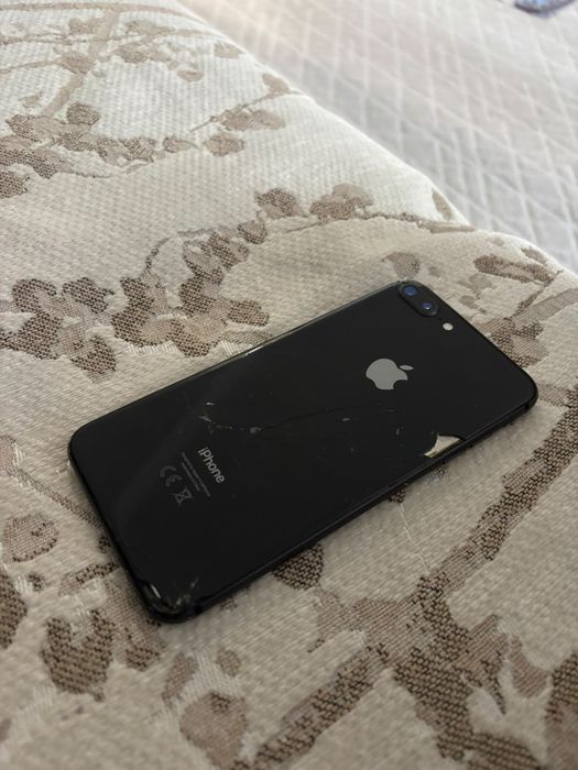 Продам Iphone 8 plus  идеальное состояние