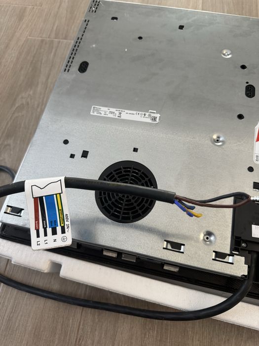 Vând plită electrică Electrolux  EIS62443