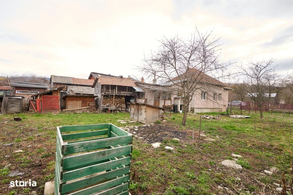Casa individuala  Leresti la strada principala+ teren 831 mp, utilitat