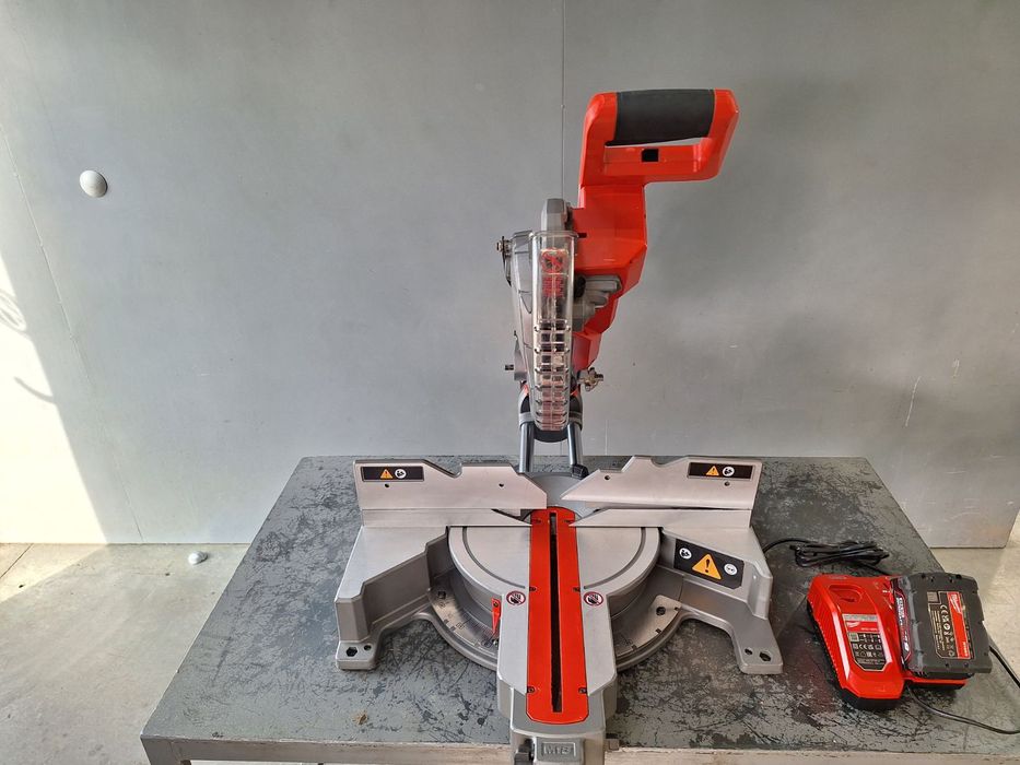 Акумулаторен настолен потапящ циркуляр MILWAUKEE M18 FMS254
